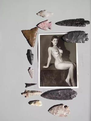 Artwork Title: Femme fatale et collection de silex de Philippe Dagen