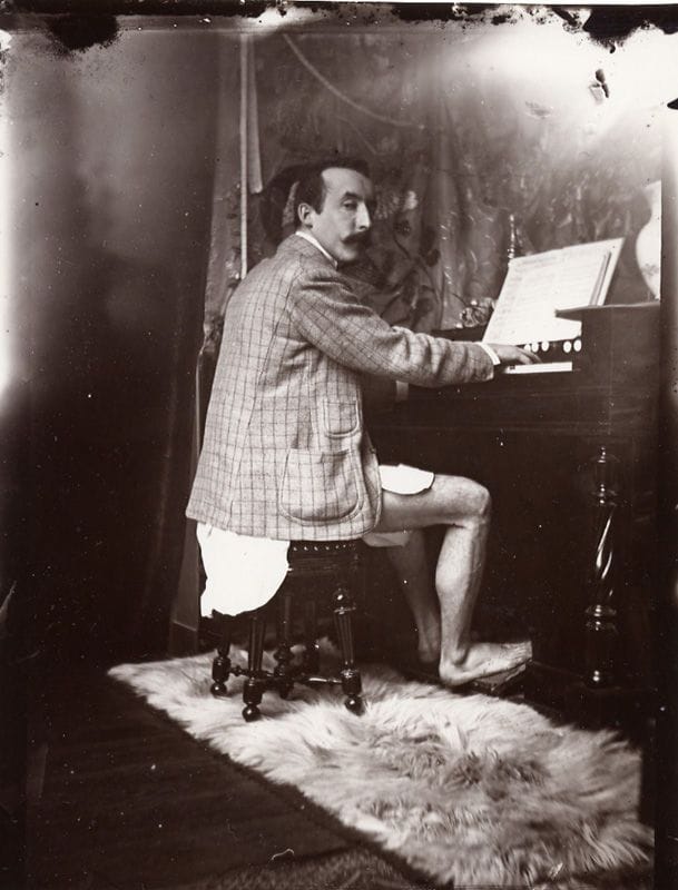 Artwork Title: Paul Gauguin à l'harmonium dans l'atelier de Mucha
