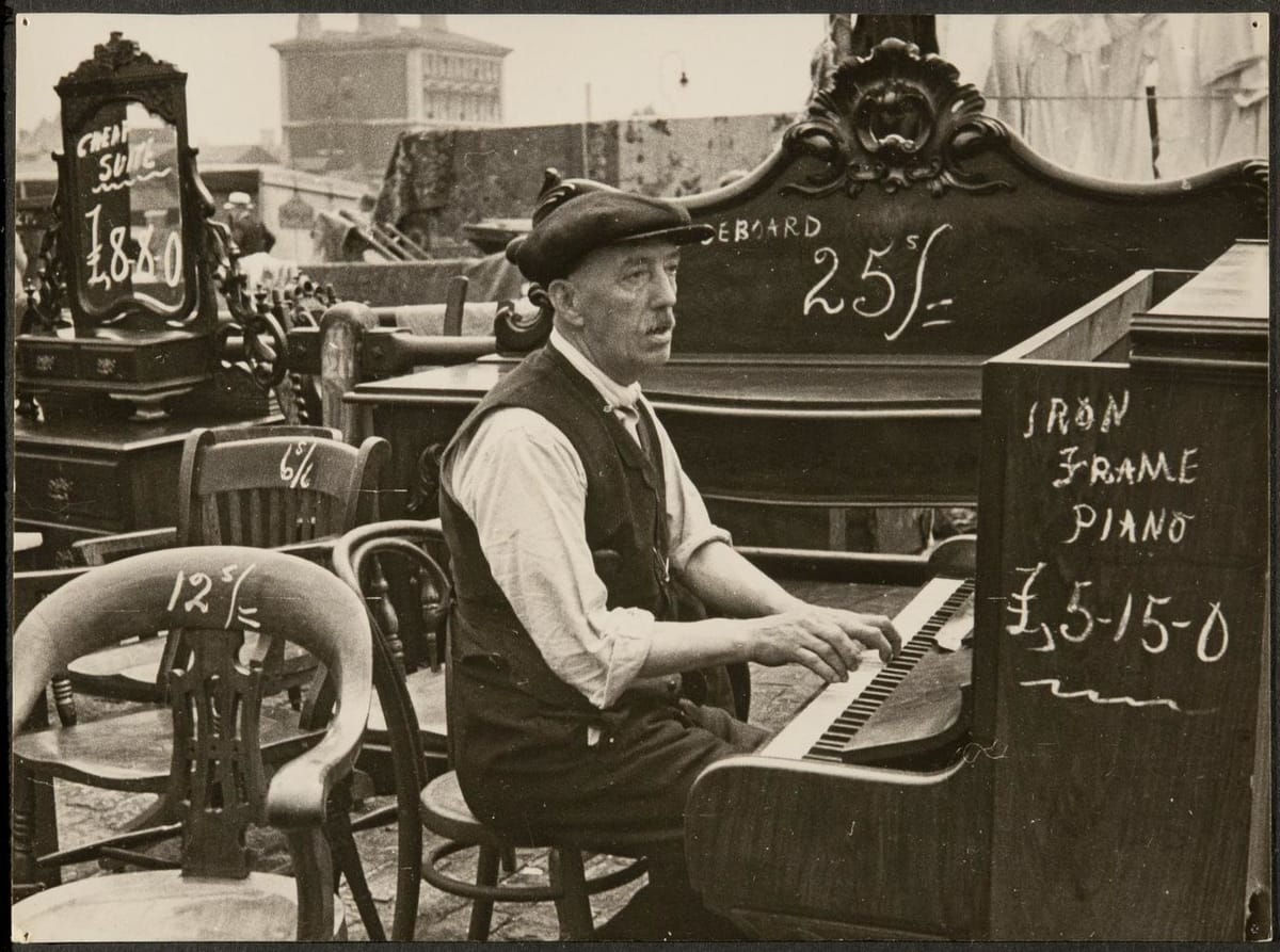 Artwork Title: Pianist London