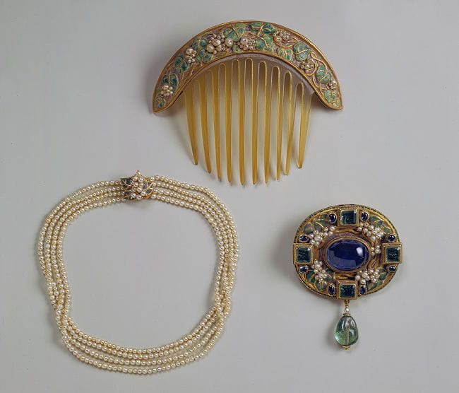 Artwork Title: Brooch, Necklace, and Hair Comb