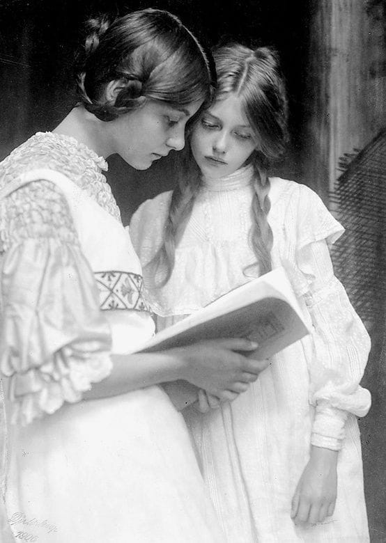 Artwork Title: Gertrude and Ursula Falke