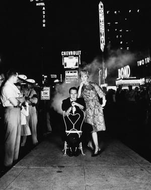 Artwork Title: Paul Newman and Joanne Woodward, Times Square, Town & Country