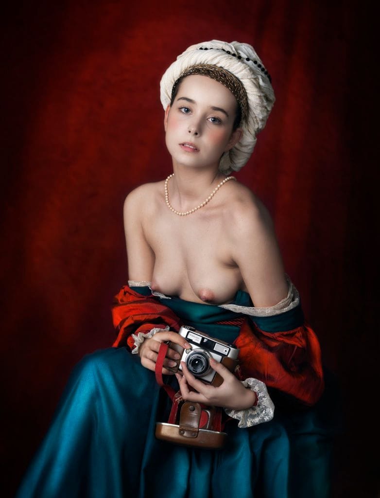 Artwork Title: Jeune Femme avec Caméra