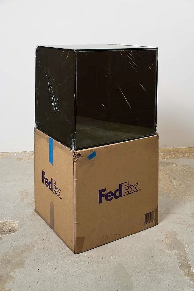 Artwork Title: FedEx® Large Kraft Box ©2005 FEDEX 330508 REV 10/05 SSCC, International Priority, Los Angeles-Tijuan