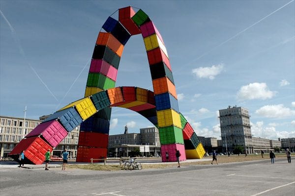 Artwork Title: Catène de containers