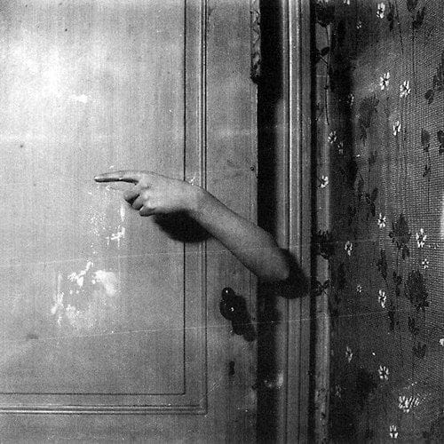 Artwork Title: Le bras révélateur (The Revealing Arm)