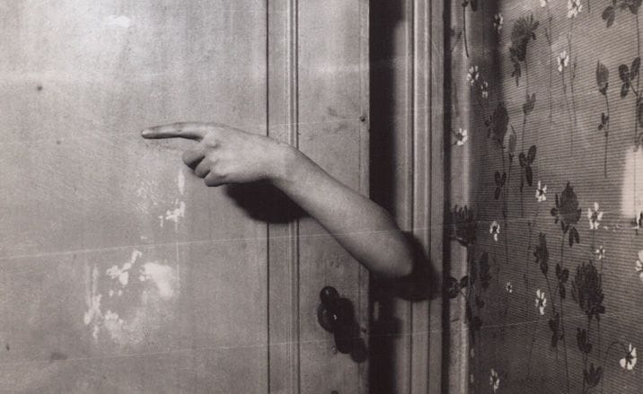 Artwork Title: Le bras révélateur (The Revealing Arm)