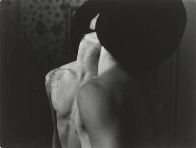 Artwork Title: Homme embrassant son reflet, Place Blanche, Paris