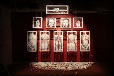 Artwork Title: Mientras unos ven ventanas, otros ven muros