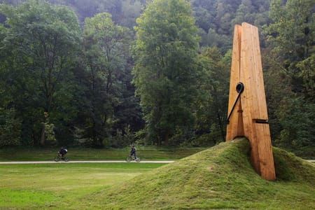 Artwork Title: Pinching Earth