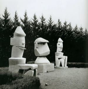Artwork Title: Corps enseignant pour une école de tueurs (detail), stone (roche due de Vilhonneur)