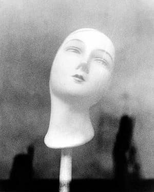 Artwork Title: New York Life #17, Fifth Avenue, New York, October 26