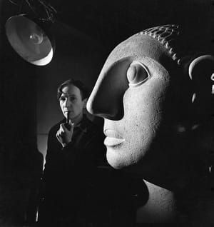 Artwork Title: Anton Prinner et sa sculpture 