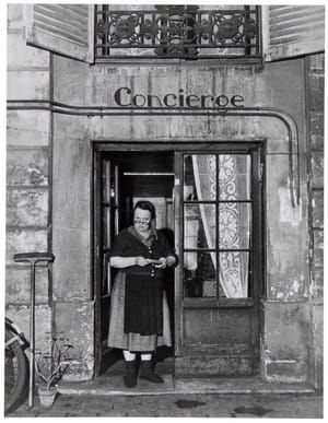 Artwork Title: La Concierge aux Lunettes